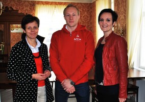 Kuvassa: Oikealla Laura Juvala, Tutoris Oy:n toimitusjohtaja, vasemmalla Sari Silvola, TutorisFysion toimitusjohtaja.